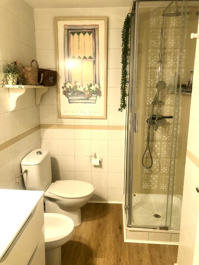 Habitacion Con Smart Tv En Piso Compartido Con Bano Privado O Compartido Malaga Sol Exterior foto